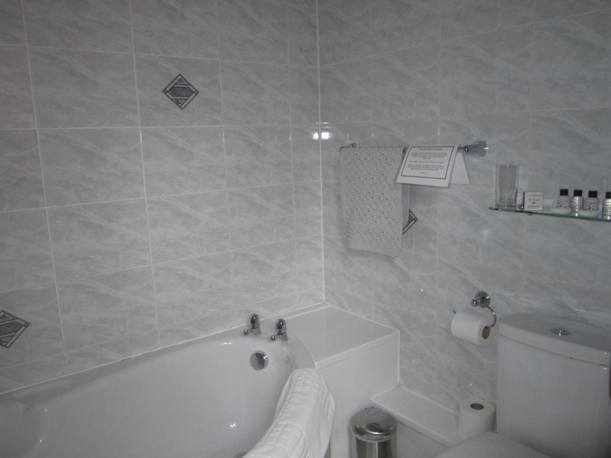 האוורת' The Old White Lion Hotel מראה חיצוני תמונה