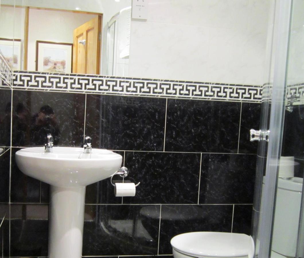 האוורת' The Old White Lion Hotel מראה חיצוני תמונה