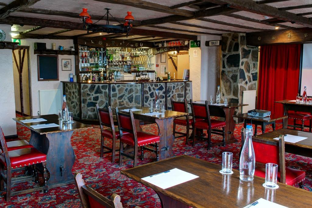 האוורת' The Old White Lion Hotel מראה חיצוני תמונה